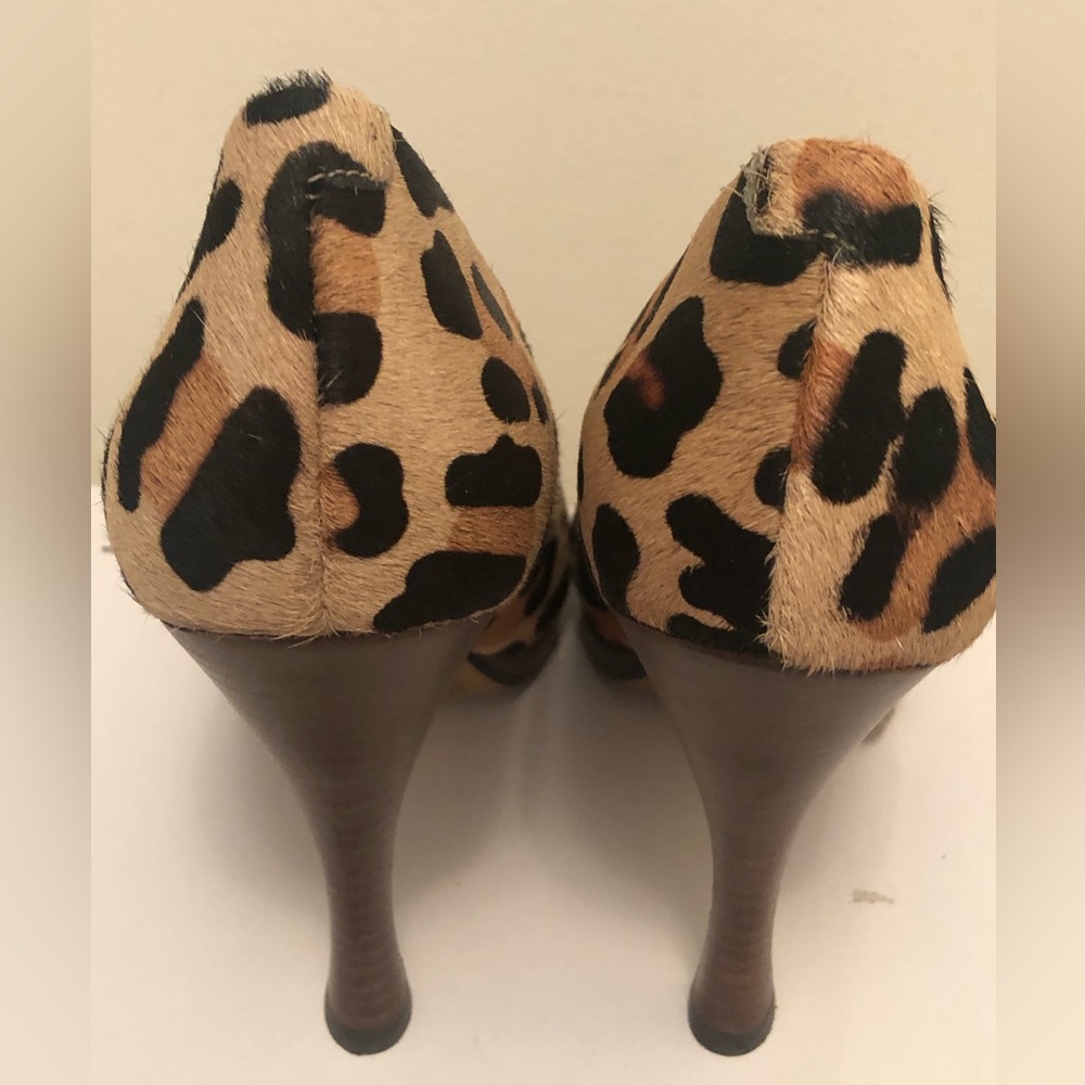 New unworn BCBG calf-hair leopard pumps size 5.5 - Picture 4 of 4